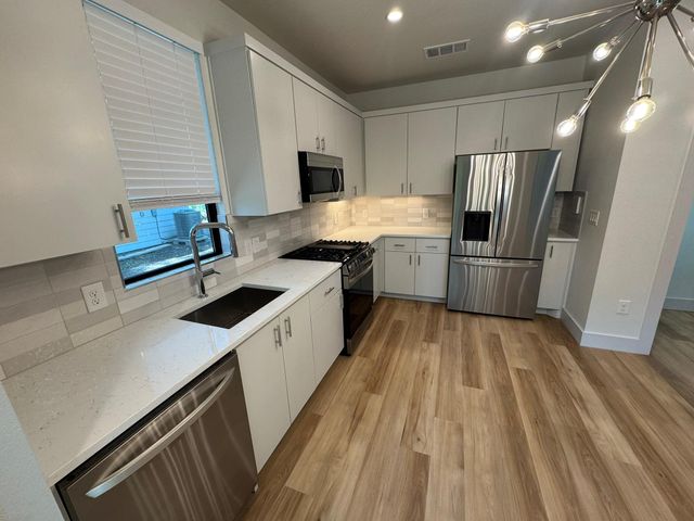 1133 Walton LN 2, Austin, TX 78721