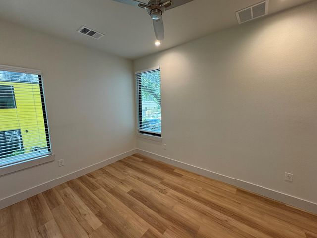 1133 Walton LN 2, Austin, TX 78721
