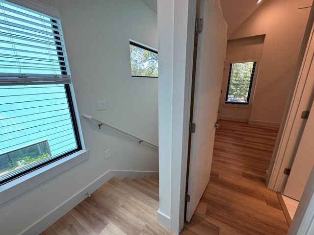 1133 Walton LN 2, Austin, TX 78721