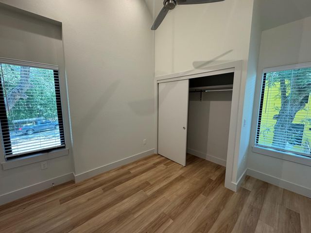 1133 Walton LN 2, Austin, TX 78721