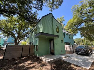 1133 Walton LN 2, Austin, TX 78721
