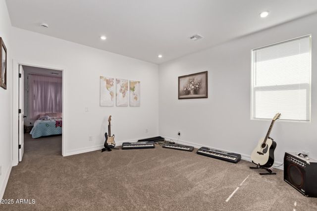 7449 W PECK Drive, Glendale, AZ 85303