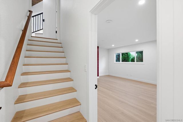 934 Candlelight Place, La Jolla, CA 92037