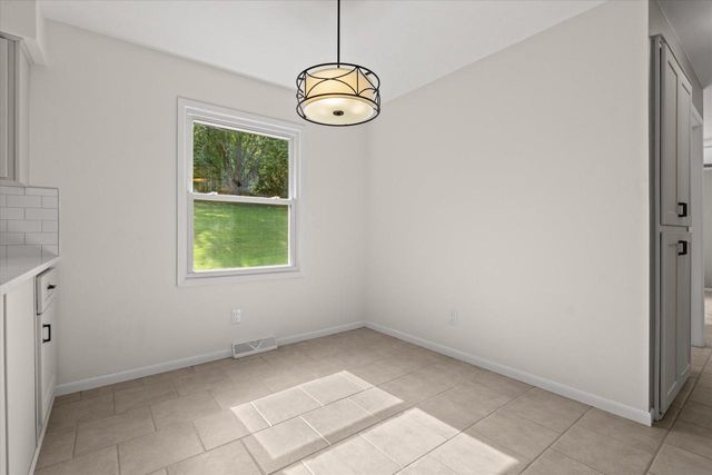 W277S4070 Green Country ROAD, Waukesha, WI 53189