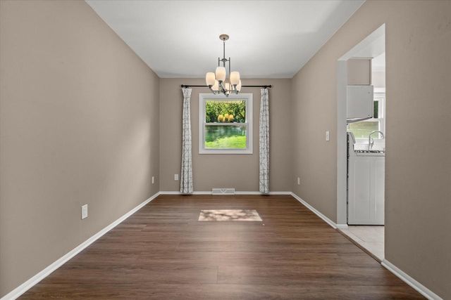 W277S4070 Green Country ROAD, Waukesha, WI 53189
