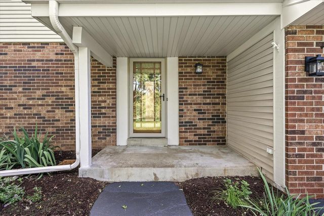 W277S4070 Green Country ROAD, Waukesha, WI 53189