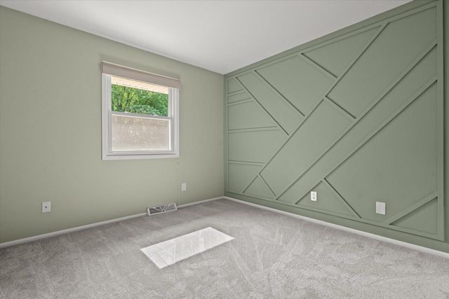 W277S4070 Green Country ROAD, Waukesha, WI 53189