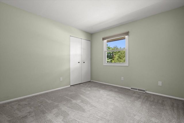 W277S4070 Green Country ROAD, Waukesha, WI 53189