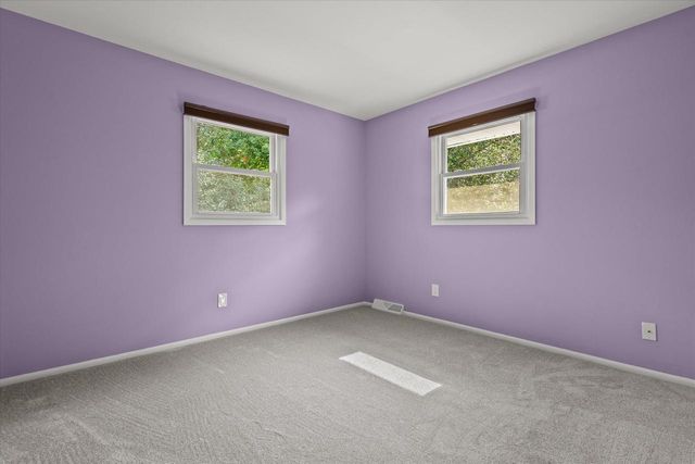 W277S4070 Green Country ROAD, Waukesha, WI 53189