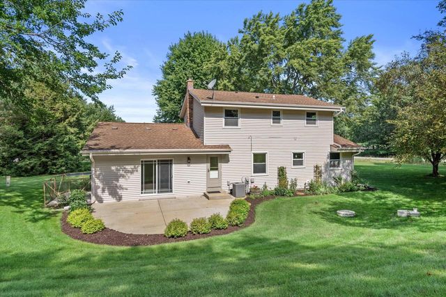 W277S4070 Green Country ROAD, Waukesha, WI 53189