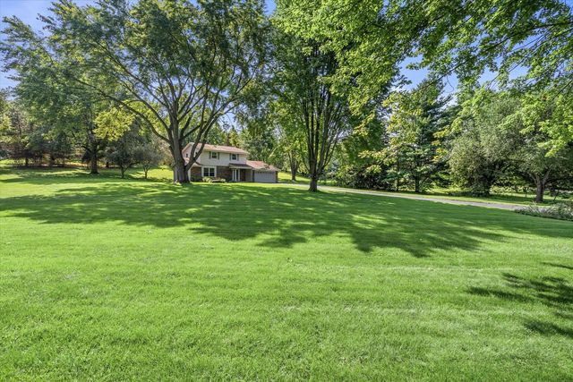 W277S4070 Green Country ROAD, Waukesha, WI 53189