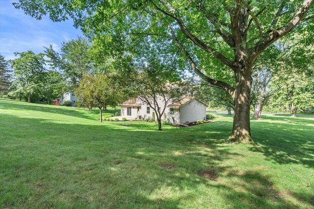 W277S4070 Green Country ROAD, Waukesha, WI 53189