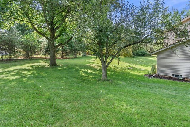 W277S4070 Green Country ROAD, Waukesha, WI 53189