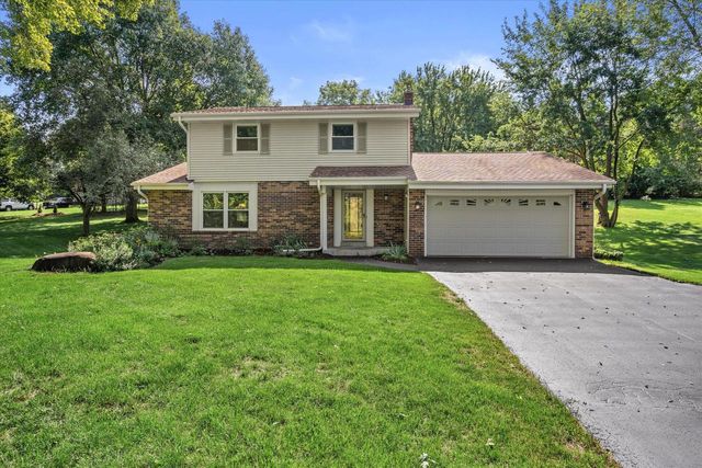 W277S4070 Green Country ROAD, Waukesha, WI 53189