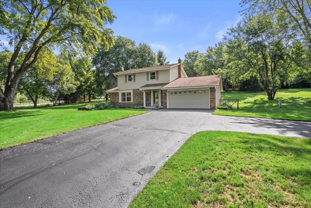 W277S4070 Green Country ROAD, Waukesha, WI 53189