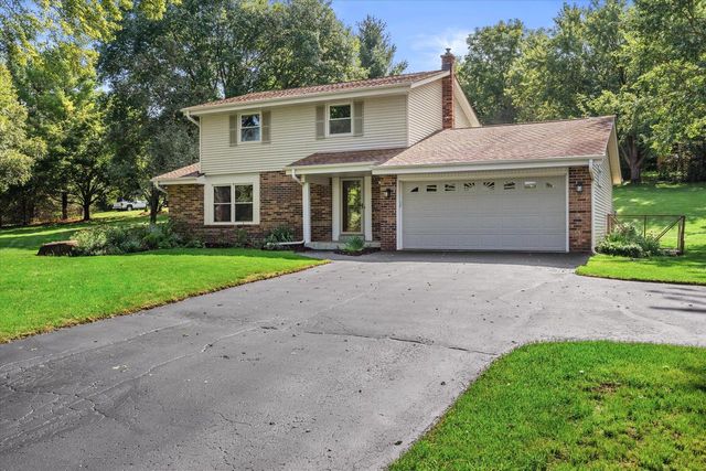 W277S4070 Green Country ROAD, Waukesha, WI 53189