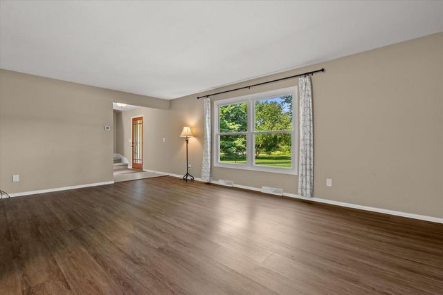W277S4070 Green Country ROAD, Waukesha, WI 53189