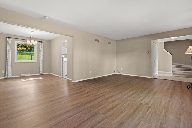 W277S4070 Green Country ROAD, Waukesha, WI 53189
