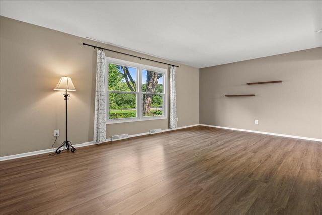 W277S4070 Green Country ROAD, Waukesha, WI 53189