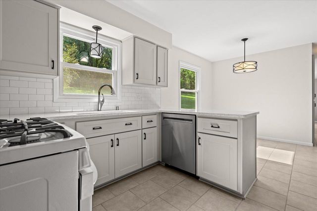 W277S4070 Green Country ROAD, Waukesha, WI 53189