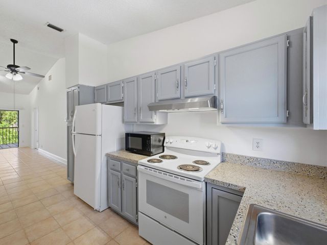 321 Norwood Terrace N221, Boca Raton, FL 33431
