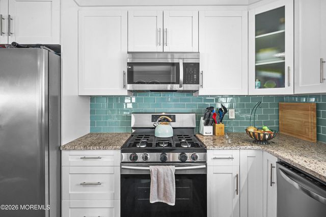 380 Trenton Avenue N, Bayville, NJ 08721