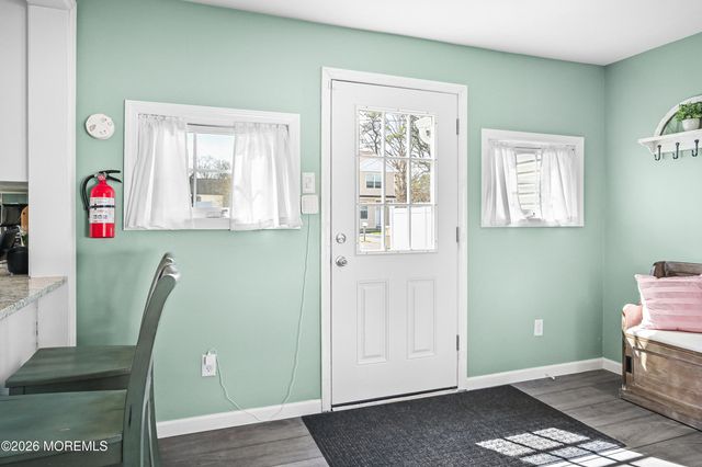 380 Trenton Avenue N, Bayville, NJ 08721