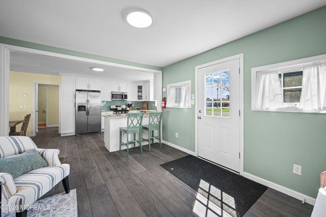 380 Trenton Avenue N, Bayville, NJ 08721