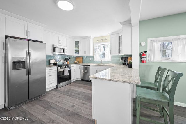 380 Trenton Avenue N, Bayville, NJ 08721