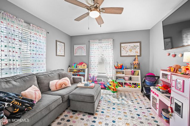 380 Trenton Avenue N, Bayville, NJ 08721