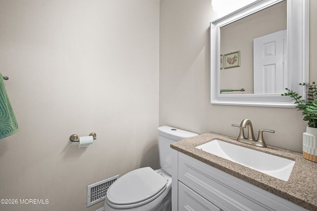 380 Trenton Avenue N, Bayville, NJ 08721