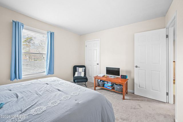 380 Trenton Avenue N, Bayville, NJ 08721