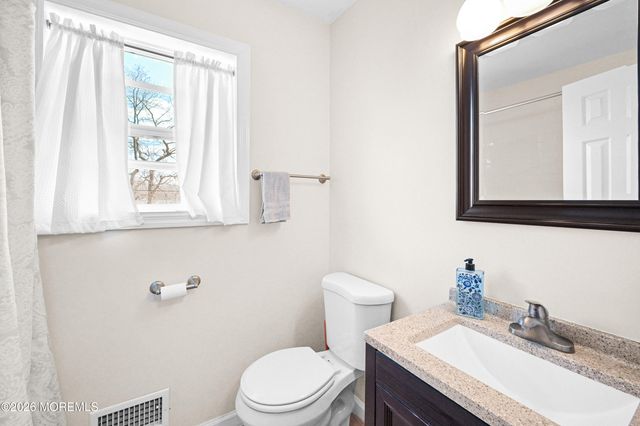 380 Trenton Avenue N, Bayville, NJ 08721