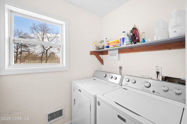 380 Trenton Avenue N, Bayville, NJ 08721