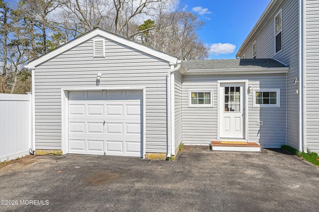 380 Trenton Avenue N, Bayville, NJ 08721