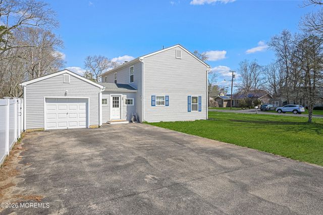 380 Trenton Avenue N, Bayville, NJ 08721