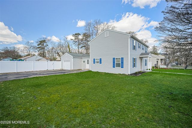 380 Trenton Avenue N, Bayville, NJ 08721