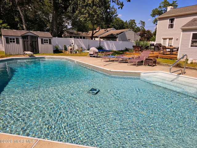 380 Trenton Avenue N, Bayville, NJ 08721