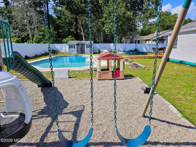 380 Trenton Avenue N, Bayville, NJ 08721