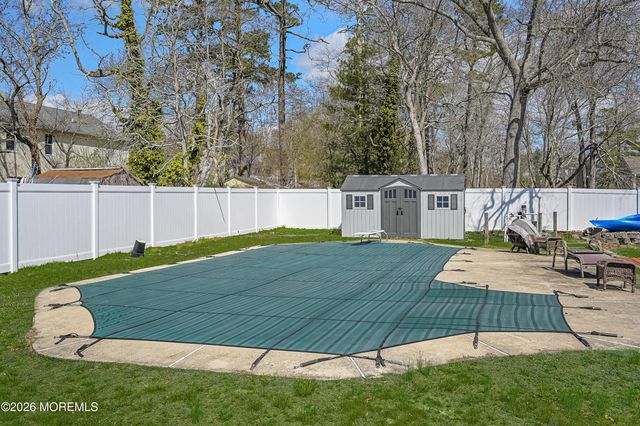 380 Trenton Avenue N, Bayville, NJ 08721