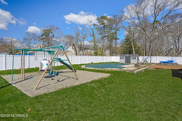 380 Trenton Avenue N, Bayville, NJ 08721