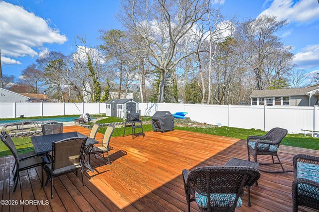 380 Trenton Avenue N, Bayville, NJ 08721