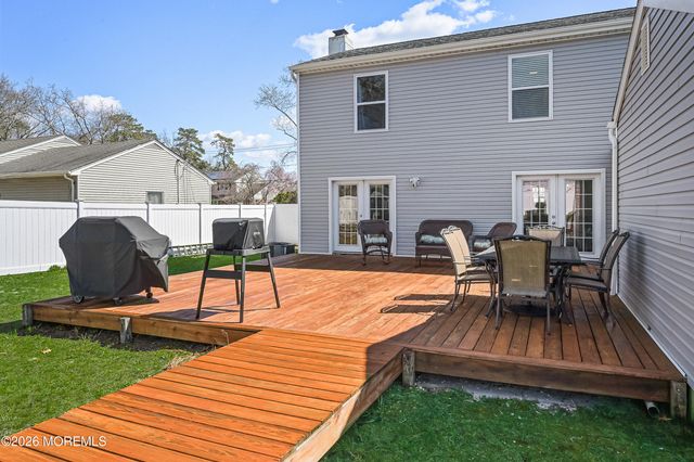 380 Trenton Avenue N, Bayville, NJ 08721