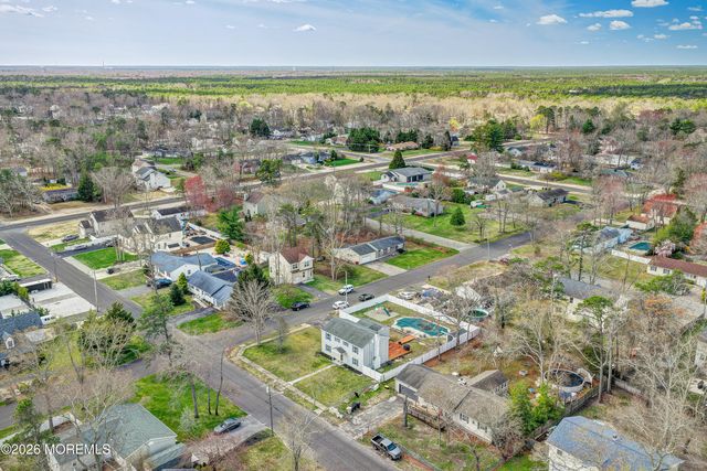 380 Trenton Avenue N, Bayville, NJ 08721