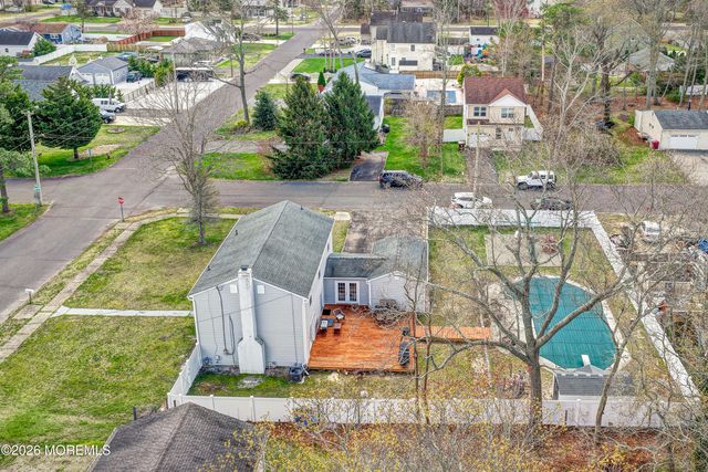 380 Trenton Avenue N, Bayville, NJ 08721