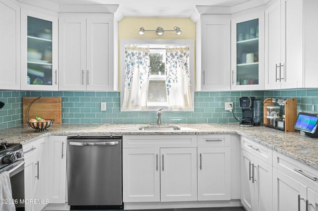 380 Trenton Avenue N, Bayville, NJ 08721