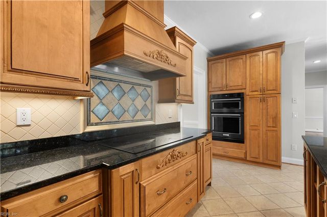 817 Maple Forest CT, Chesapeake, VA 23322
