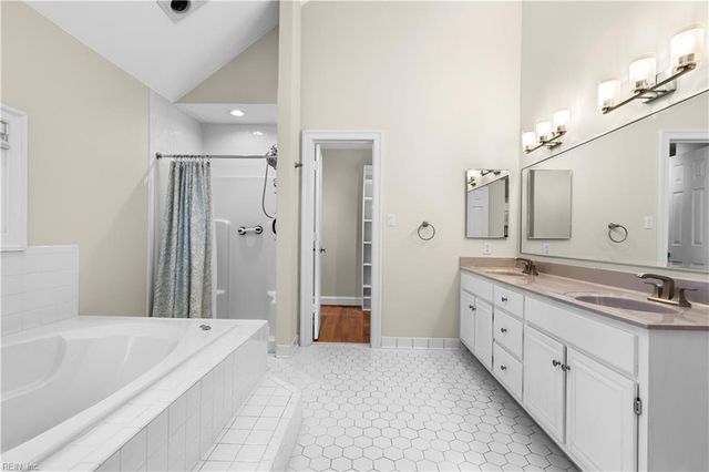 817 Maple Forest CT, Chesapeake, VA 23322