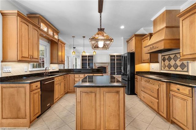 817 Maple Forest CT, Chesapeake, VA 23322
