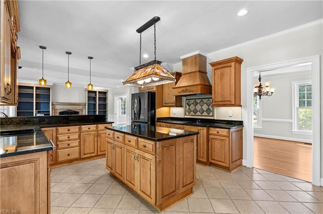 817 Maple Forest CT, Chesapeake, VA 23322